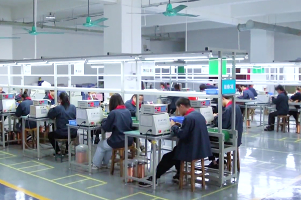 Apa yang Menjadikan Transformator Frekuensi Tinggi Inti Ferit ETD Pilihan Terbaik untuk Catu Daya Switching Modern