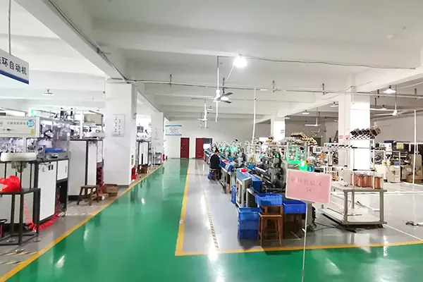 Teknologi transformator frekuensi tinggi telah mengalami kemajuan yang signifikan, dan inti magnetik nano amorf telah memainkan peran penting dalam meningkatkan efisiensi energi sumber energi baru.
